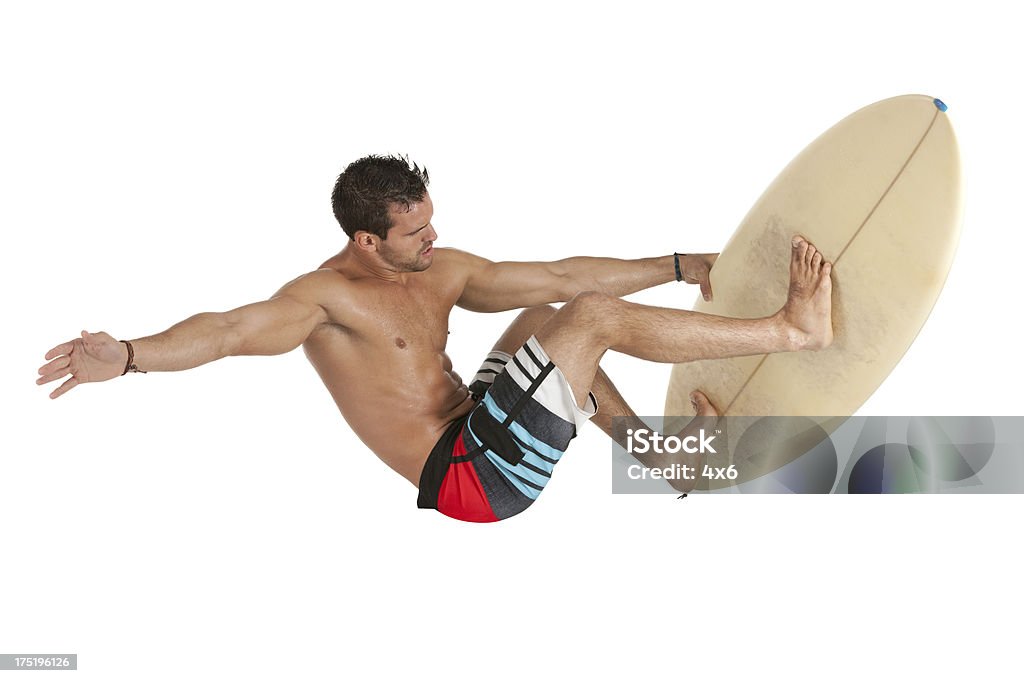 Nackter Oberkörper Mann Surfen auf einem Surfbrett - Lizenzfrei Freisteller – Neutraler Hintergrund Stock-Foto