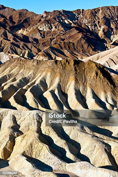 Photo libre de droit de Érodé Crêtes De Formation Rocheuse De Zabriskie Point La Vallée De La Mort Aux Étatsunis banque d'images et plus d'images libres de droit de Abstrait