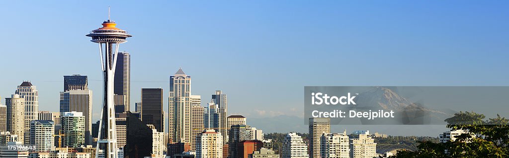 Seattle Skyline della città e Mount Rainier Stati Uniti - Foto stock royalty-free di Acqua