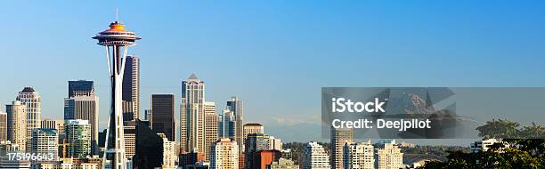 Seattle Skyline Della Città E Mount Rainier Stati Uniti - Fotografie stock e altre immagini di Acqua