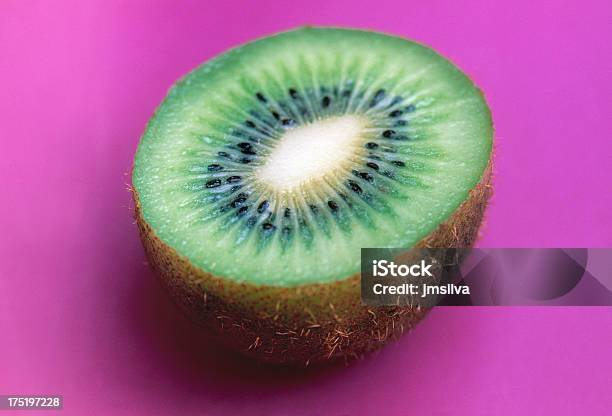 Kiwi - Fotografie stock e altre immagini di Alimentazione sana - Alimentazione sana, Cibi e bevande, Close-up