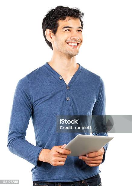 笑う若い男性のタブレット白で分離 - 男性のストックフォトや画像を多数ご用意 - 男性, アジアおよびインド民族, 白背景