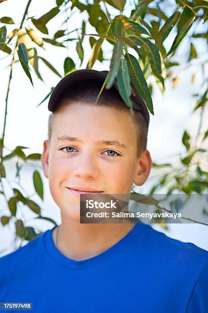 Retrato De Um Menino Adolescente - Fotografias de stock e mais imagens de Adolescente - Adolescente, Adolescência, Adulto