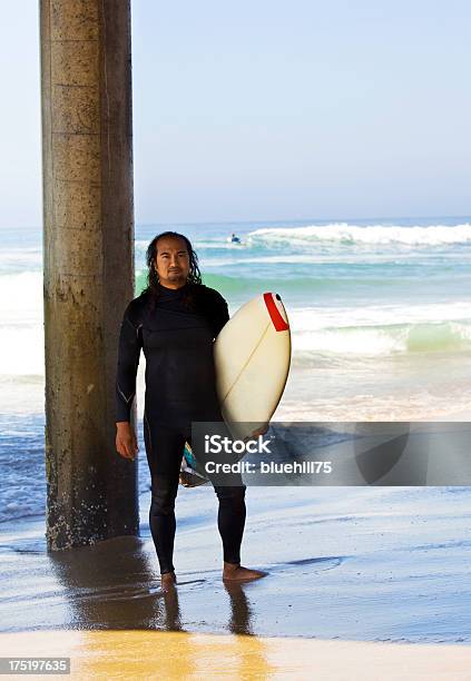 Surfista - Fotografias de stock e mais imagens de Adulto - Adulto, Ao Ar Livre, Areia