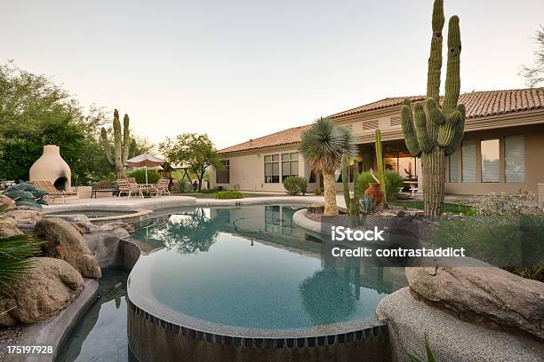 El Jardín Desierto De Su Hogar Foto de stock y más banco de imágenes de Arizona - Arizona, Edificio residencial, Casa