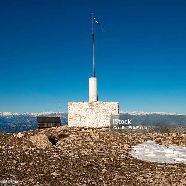 Pico Da Montanha - Fotografias de stock e mais imagens de Ao Ar Livre - Ao Ar Livre, Aventura, Azul