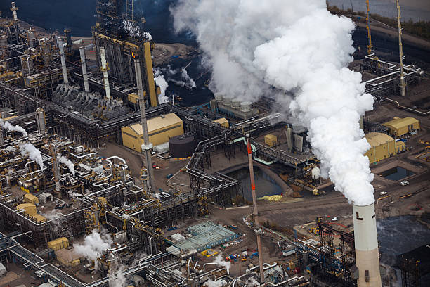 製油所、空中写真 - fort mcmurray ストックフォトと画像