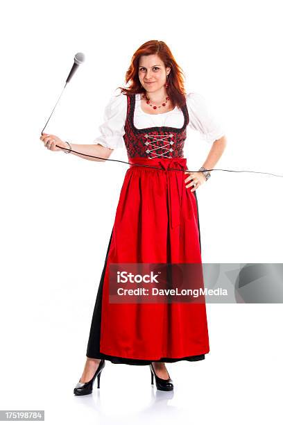 Fêmea Cantor Austríaco - Fotografias de stock e mais imagens de Música tradicional - Música tradicional, Adulto, Arte, Cultura e Espetáculo