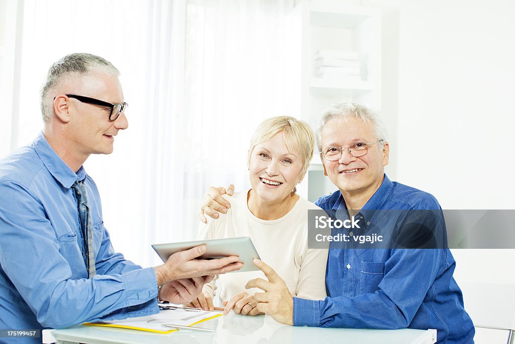 Casal maduro reunião Consultor financeiro. - Foto de stock de Acordo royalty-free