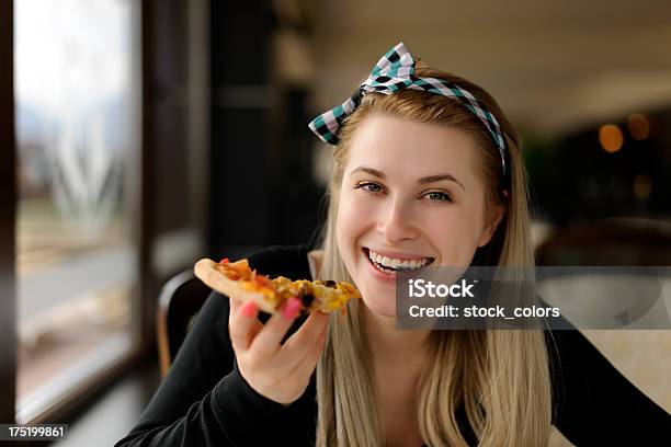 女性お食事 - 1人のストックフォトや画像を多数ご用意 - 1人, 20代, 25-29歳
