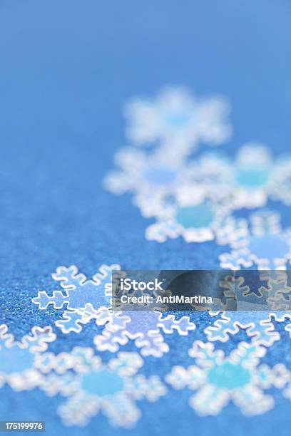 Nahaufnahme Von Einem Schneeflocken Auf Blauem Oberfläche Stockfoto und mehr Bilder von Bildschärfe