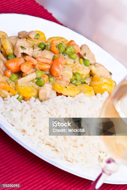 Foto de Frango Com Verduras E Arroz e mais fotos de stock de Alimentação Saudável - Alimentação Saudável, Alimento básico, Almoço