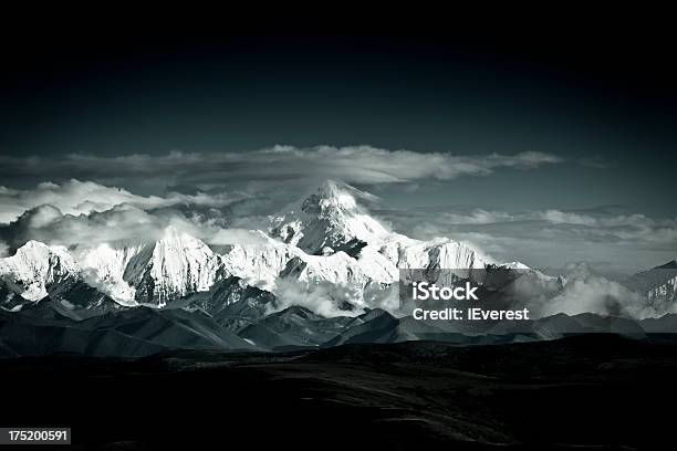 Pico Da Montanha - Fotografias de stock e mais imagens de Ao Ar Livre - Ao Ar Livre, Atividade Recreativa, Aventura