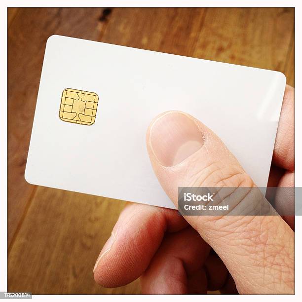 Hand Holding Leer Kreditkarte Stockfoto und mehr Bilder von Bankkarte - Bankkarte, Computerchip, Farbbild