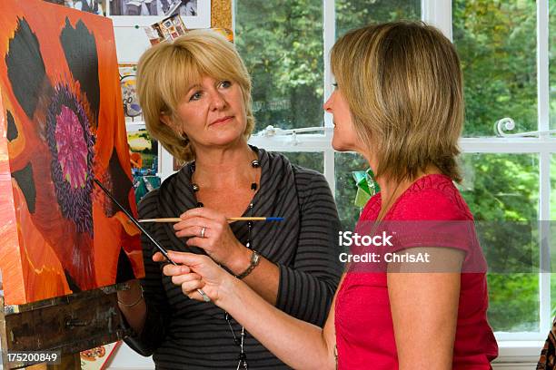 Foto de Aula De Arte e mais fotos de stock de Adulto - Adulto, Aluno Mais Velho, Aprender