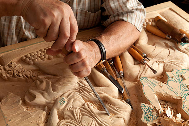 madeira de gravação - carpenter restoring furniture wood imagens e fotografias de stock