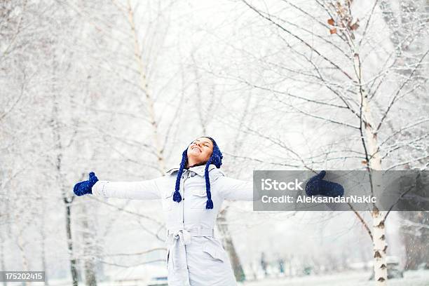 冬の喜び - 1人のストックフォトや画像を多数ご用意 - 1人, くつろぐ, しずく
