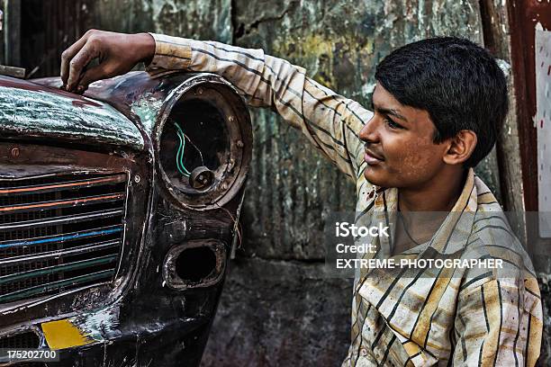 Vernice Per Auto - Fotografie stock e altre immagini di Adulto - Adulto, Ambientazione esterna, Antigienico