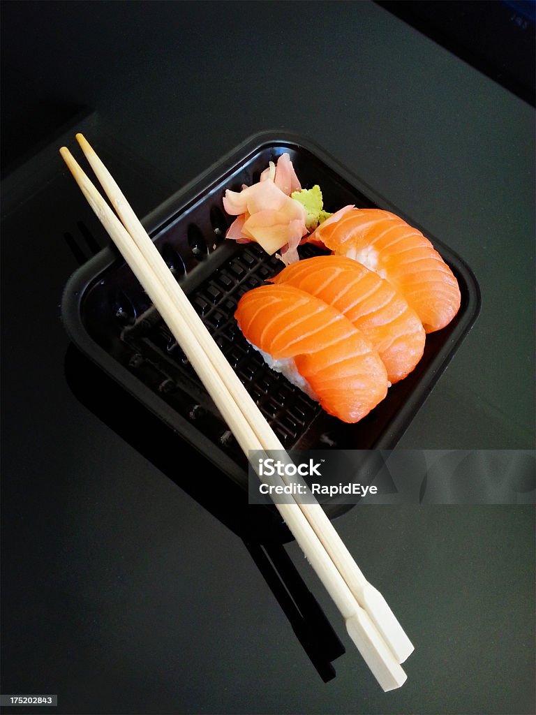 Gesunde kohlehydratarme Menüs mit Lachs sushi take-out - Lizenzfrei Eingelegt Stock-Foto