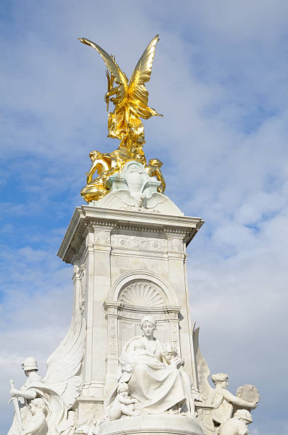 istock Victoria Memorial, London 175203011