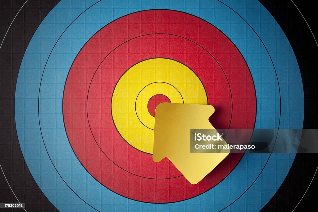 Target Yellow Note Yellow Postit Note On The Target Stock Photo - Download Image Now ...