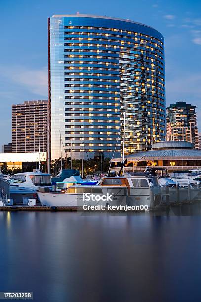 Horizonte De La Marina De San Diego Y A Foto de stock y más banco de imágenes de Aire libre - Aire libre, Ajardinado, Anochecer