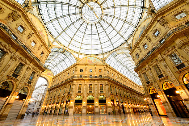 galleria vittorio emanuele ii in mailand, italien - kleinere sehenswürdigkeit stock-fotos und bilder