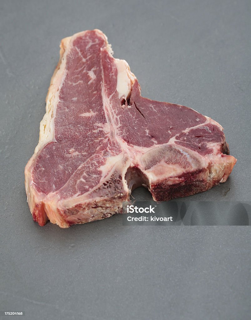 T-Bone 날것 고기류 스테이크 - 로열티 프리 건강에 좋지 않은 음식 스톡 사진