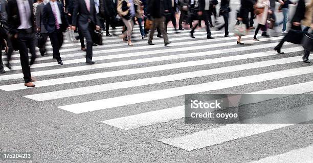 City Pendler Stockfoto und mehr Bilder von Geschäftsmann - Geschäftsmann, Menschenmenge, Asphalt