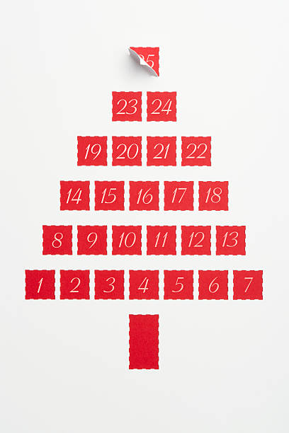 arbre de noël en forme de calendrier de l'avent - advent calendar advent christmas tree christmas photos et images de collection