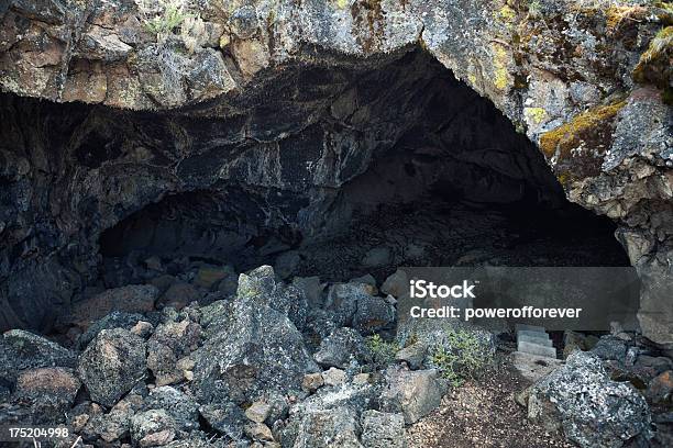 Photo libre de droit de Hercules Jambe Cave À Lava Beds National Monument banque d'images et plus d'images libres de droit de Californie - Californie, Caractéristiques de la terre, Entrée