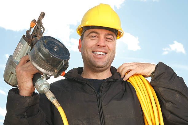 istock Carpenter Build House - Nailer 175205066