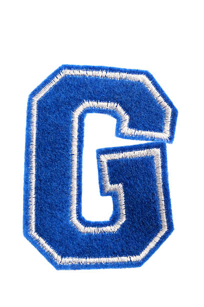 varsity in stile college lettera g - alphabet blue felt capital letter foto e immagini stock