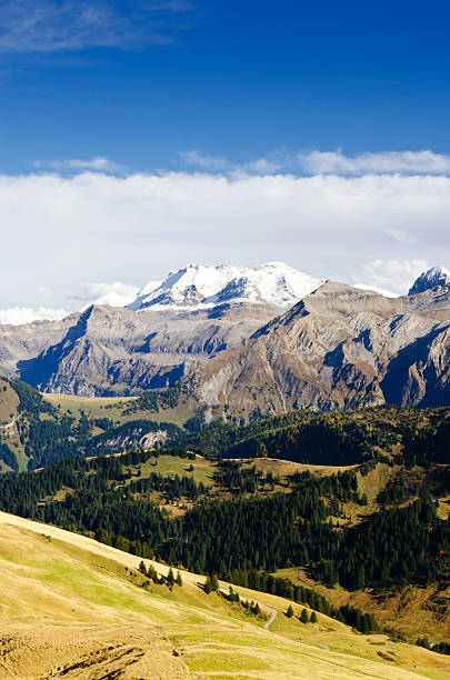 wildstrubel cumbre y valle de im simmental lenk - lenk im simmental fotografías e imágenes de stock