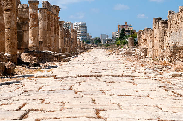 앤시언트 road 현대적인 도시 - city of tyre lebanon antiquities archaeology 뉴스 사진 이미지