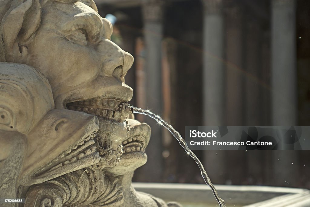 Estatua de mármol de: Fuente en frente del panteón - Foto de stock de Arte libre de derechos