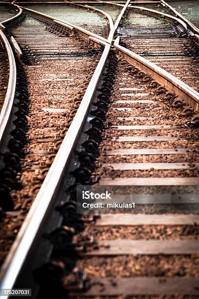 Cruce De Tren Foto de stock y más banco de imágenes de Acero - Acero, Aire libre, Anochecer