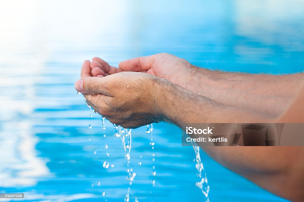 Eau bleue cristalline - Photo de Adulte libre de droits