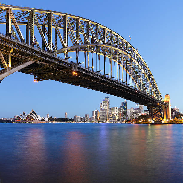 sydney harbor bridge bei nacht - sydney harbor sydney australia australia sydney harbor bridge stock-fotos und bilder