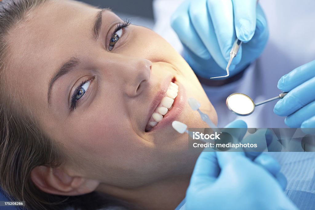 Soucions de dents - Photo de Implant dentaire libre de droits