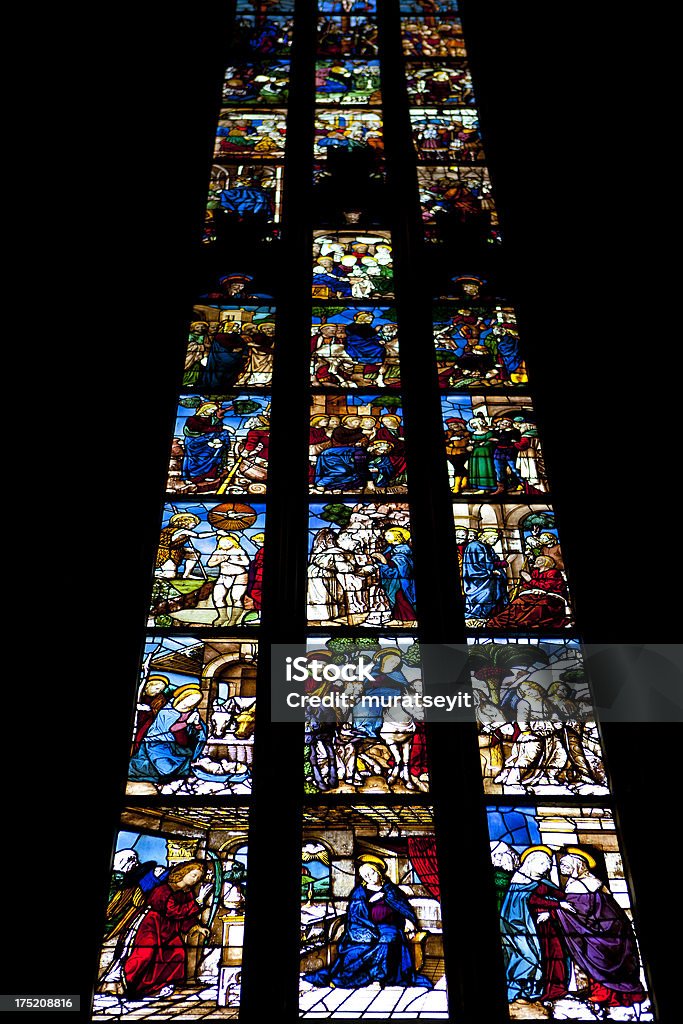 Vitral janela em uma Catedral de Duomo Milano - Royalty-free Abstrato Foto de stock