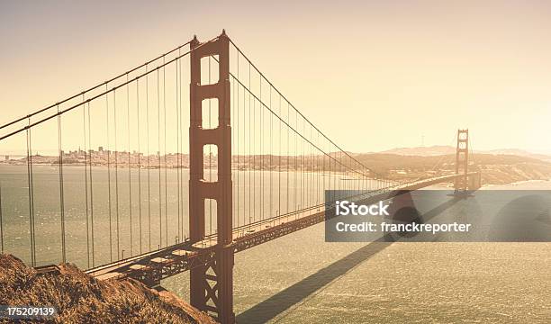 San Francisco Da Ponte Golden Gate Ao Anoitecer - Fotografias de stock e mais imagens de Anoitecer - Anoitecer, Ao Ar Livre, Arquitetura