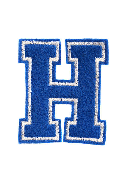 varsity in stile college lettera h - alphabet blue felt capital letter foto e immagini stock