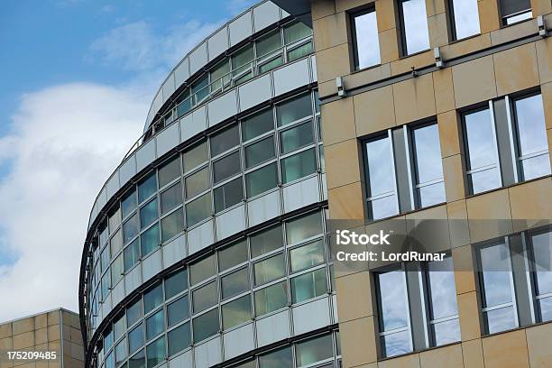 Office Building Facciate - Fotografie stock e altre immagini di Affari - Affari, Ambientazione esterna, Centro amministrativo