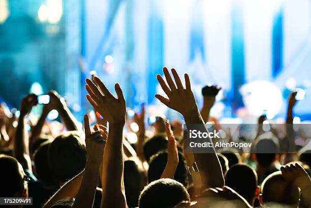 Multidão De Concerto - Fotografias de stock e mais imagens de Adolescente - Adolescente, Adolescência, Ambiente