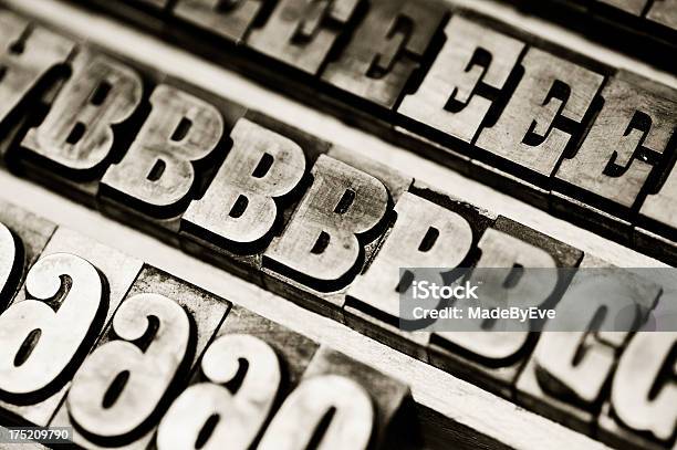 활판 인쇄 정자체 알파벳 B에 대한 스톡 사진 및 기타 이미지 - 알파벳 B, 활판 인쇄, 0명