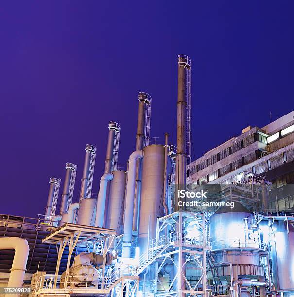 化学工場 - 石油化学プラントのストックフォトや画像を多数ご用意 - 石油化学プラント, 噴煙, 夜