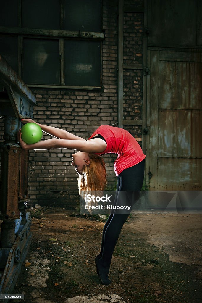 Grunge rhythmische Gymnastik und Stretching - Lizenzfrei 16-17 Jahre Stock-Foto