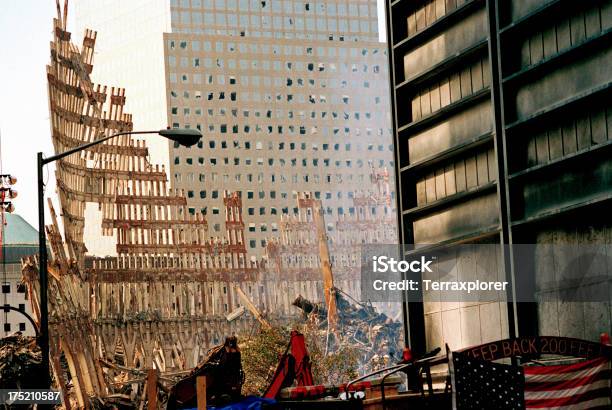 Photo libre de droit de World Trade Center Gravat banque d'images et plus d'images libres de droit de Attentat du 11 septembre 2001 - Attentat du 11 septembre 2001, World Trade Centre - Manhattan, Terrorisme