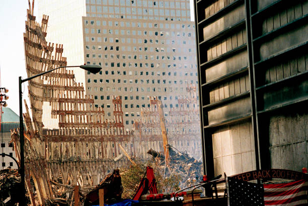 world trade center escombros - terrorism imagens e fotografias de stock